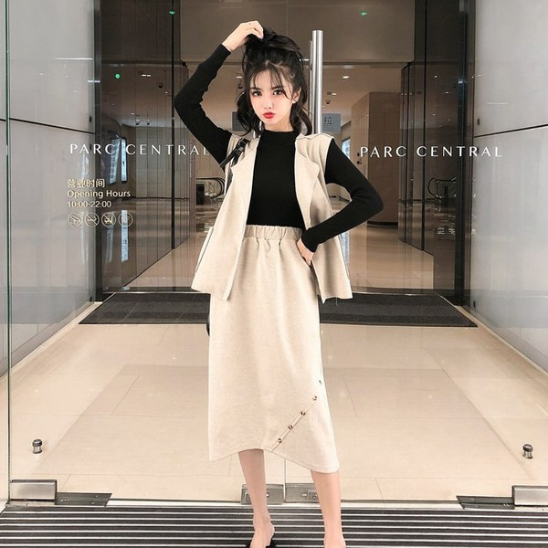 Set de dama de bluza, vesta si fusta lunga