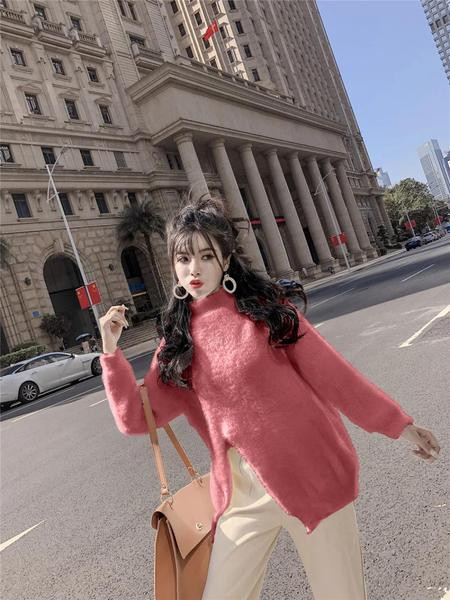 Pulover lung cu guler polo și cu fantă în trei culori