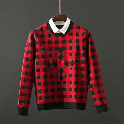 Pulover bărbătesc în carouri cu guler cusut în roșu și alb