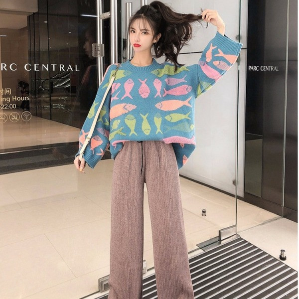 Pulover larg de dama in doua culori cu model colorat