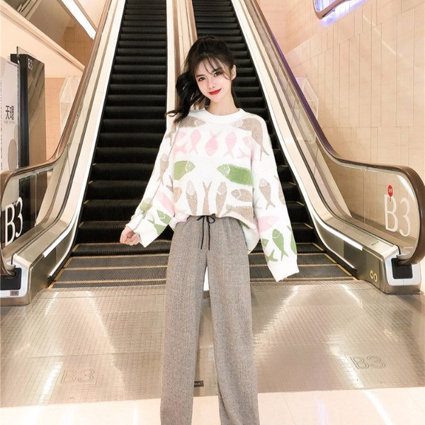 Pulover larg de dama in doua culori cu model colorat