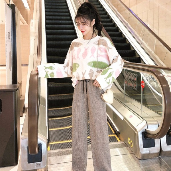 Pulover larg de dama in doua culori cu model colorat