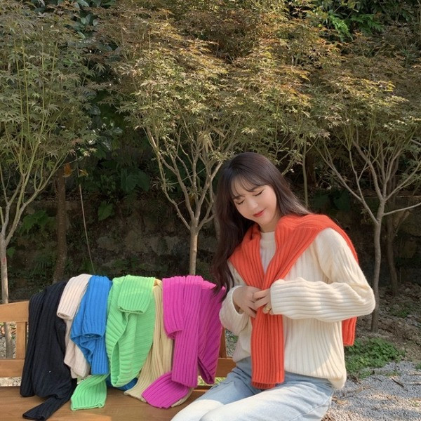 Pulover de dama cu decolteu oval in mai multe culori - model uni