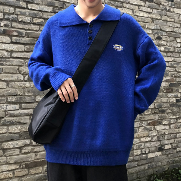 Pulover barbatesc modern cu guler si nasturi in galben, albastru, alb si negru