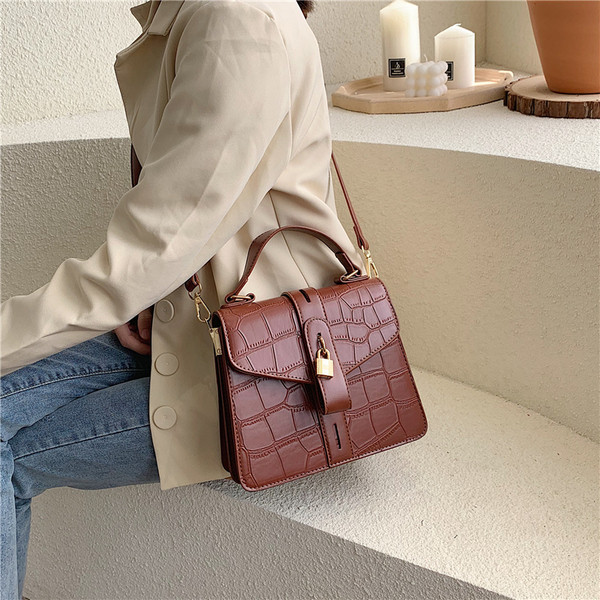 Geanta de dama moderna din piele cu manere lungi si scurte in mai multe culori