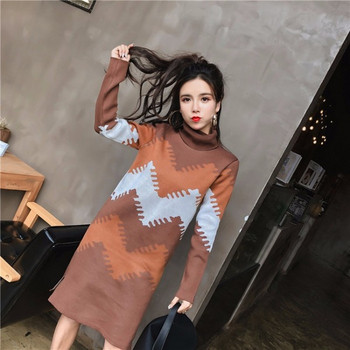 Rochie lunga tricotata cu guler inalt si model colorat