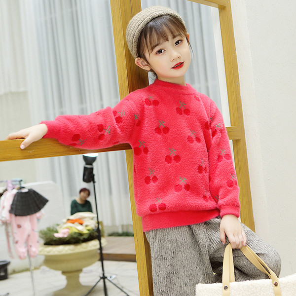 Ежедневен детски пуловер за момичета в червен цвят с апликация и овално деколте