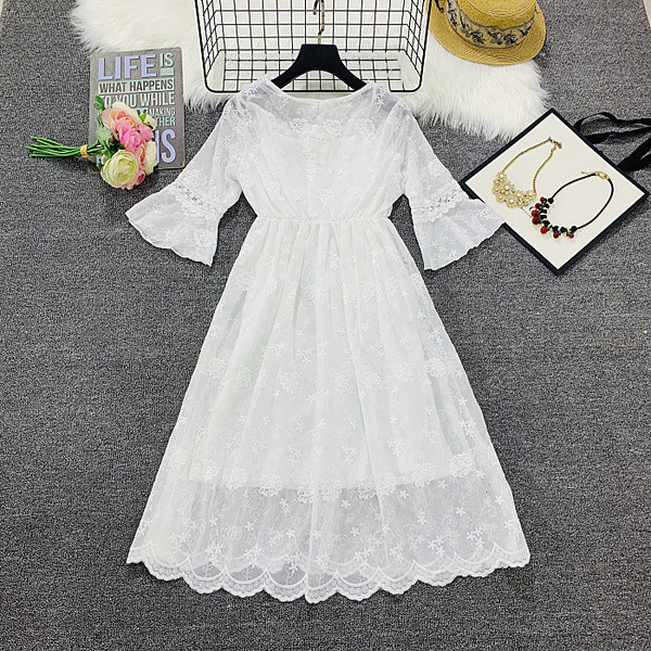 Rochie de dama din dantela cu maneci lungi in culoarea alba