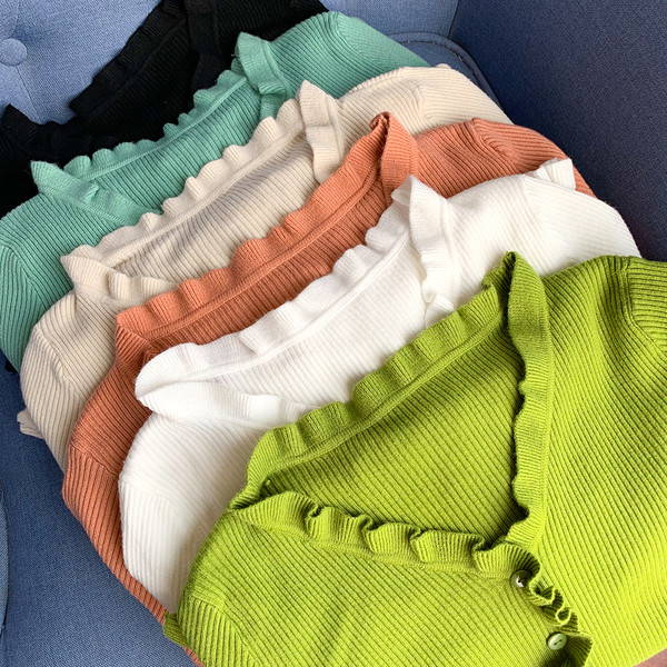 Bluză de damă modernă cu nasturi și decolteu spitz în mai multe culori