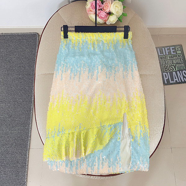 Fusta eleganta de dama cu paiete si crapata