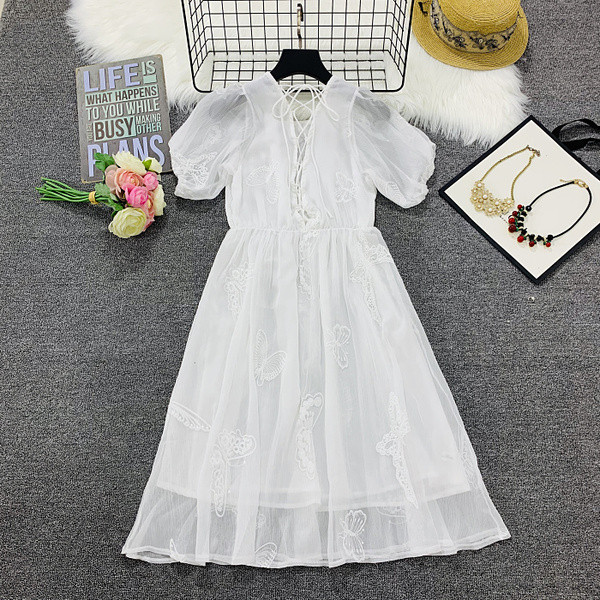 Rövid ujjú női ruha fehér színben