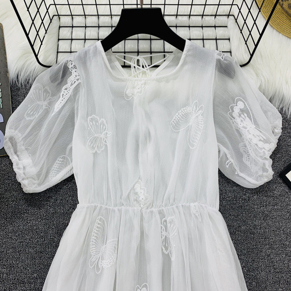 Rövid ujjú női ruha fehér színben