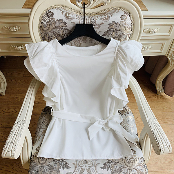 Bluza de damă elegantă cu decolteu rotund este de mai multe culori