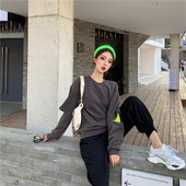 Széles sport-hétköznapi pulóver két színben