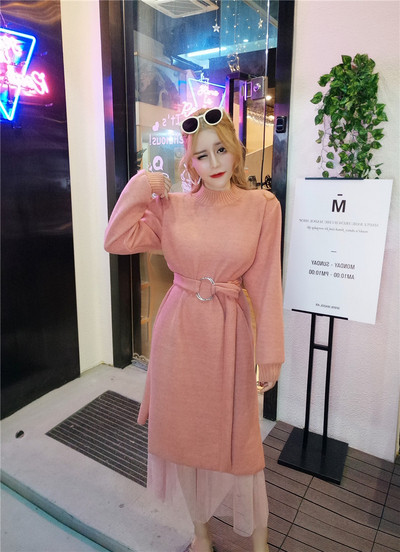 Дълга плетена рокля с колан и тюл