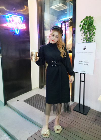 Дълга плетена рокля с колан и тюл