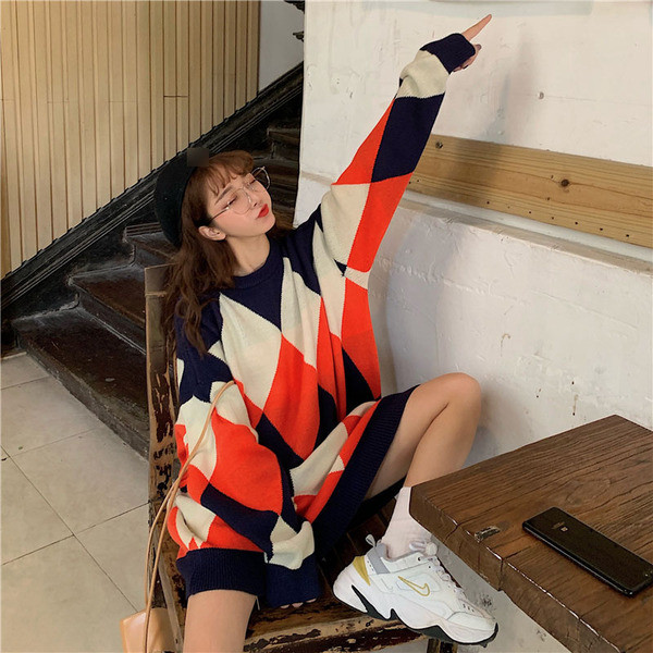 Pulover lung și lat cu model cu model