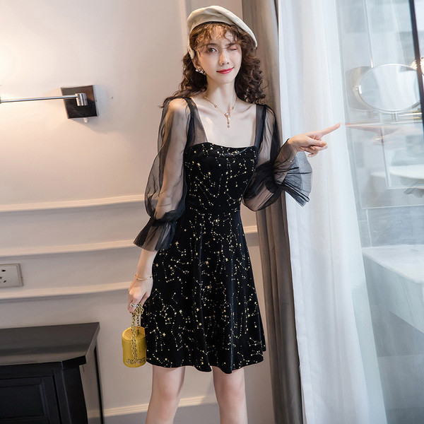 Rochie de dama eleganta cu efect stralucitor si decolteu patrat in negru