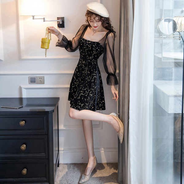 Rochie de dama eleganta cu efect stralucitor si decolteu patrat in negru