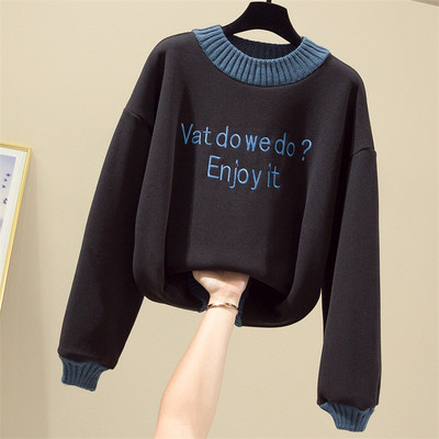 Pulover de dama in trei culori cu inscriptie si decolteu oval