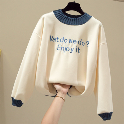 Pulover de dama in trei culori cu inscriptie si decolteu oval