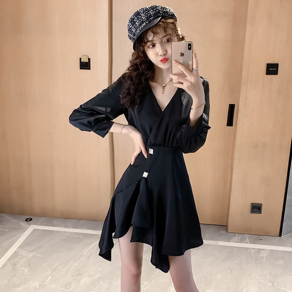 Rochie de dama asimetrica model nou cu decolteu spitz de culoare neagra