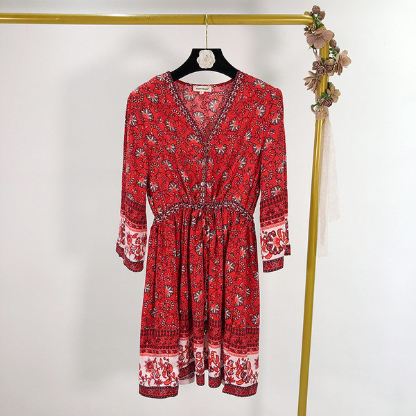 Rochie scurta de dama cu decolteu spitz cu model colorat in doua culori