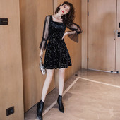 Rochie elegantă de damă, cu mâneci din tul și decolteu pătrat, în negru