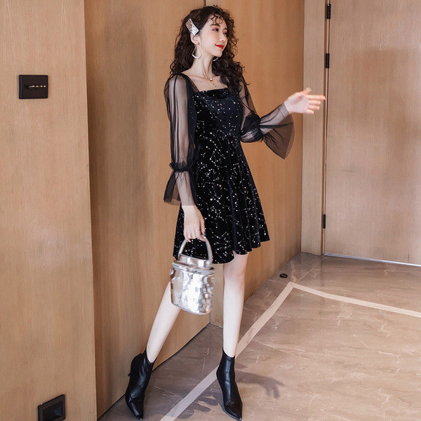 Rochie elegantă de damă, cu mâneci din tul și decolteu pătrat, în negru