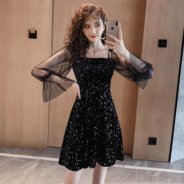 Rochie elegantă de damă, cu mâneci din tul și decolteu pătrat, în negru