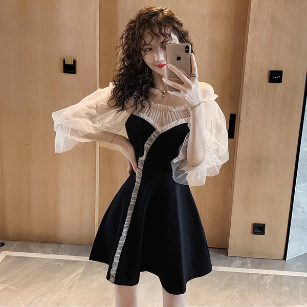 Rochie de dama de nou model la zi cu decolteu barca si tul de culoare neagra