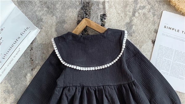 Rochie pentru copii cu guler si nasturi de culoare neagra