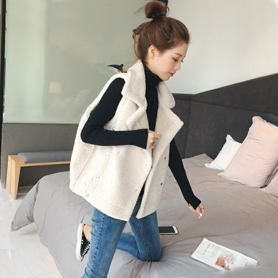 Vesta de iarna dama model lat cu guler spitz in alb si maro