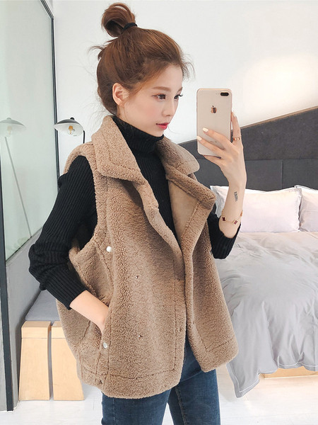 Vesta de iarna dama model lat cu guler spitz in alb si maro