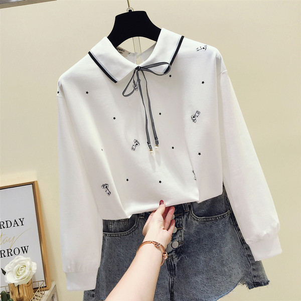 Bluză de damă modernă cu panglică și broderie în albastru, roz și alb