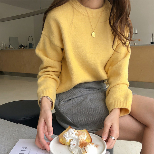 Női pulóver kerek nyakkivágással fehér, lila és sárga színben