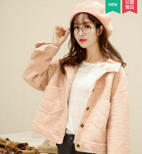 Дамско зимно палто къс модел с джобове и копчета на гърба