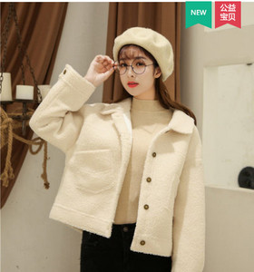 Дамско зимно палто къс модел с джобове и копчета на гърба