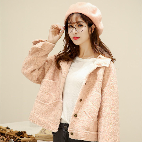 Дамско зимно палто къс модел с джобове и копчета на гърба 