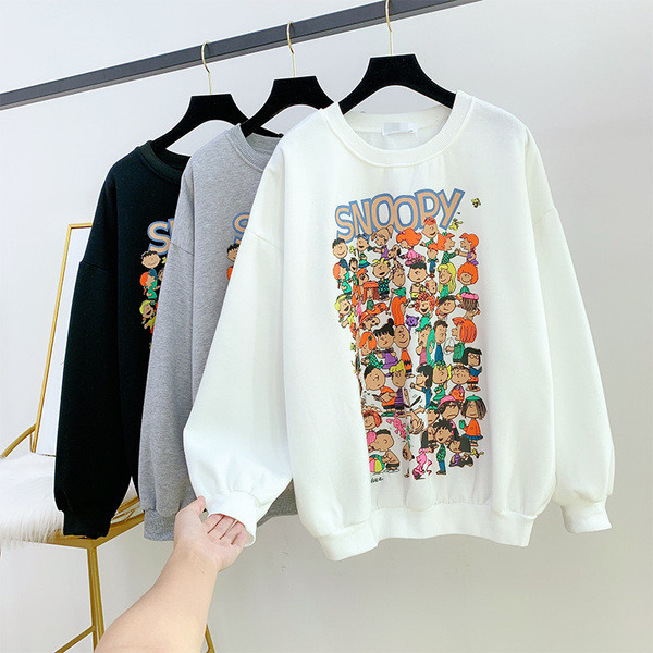 Modern női blúz rátéttel és kerek nyakkivágással, három színben