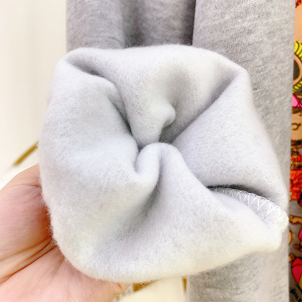 Modern női blúz rátéttel és kerek nyakkivágással, három színben