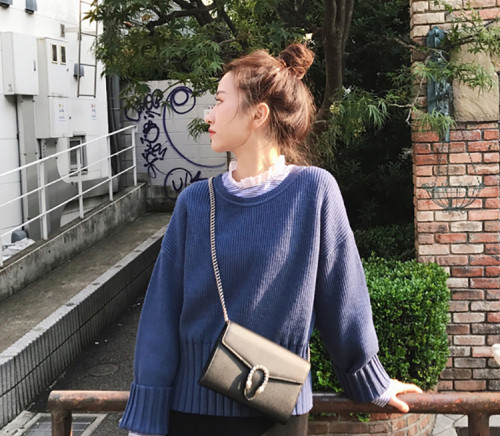 Női pulóver széles ujjal, többféle színben