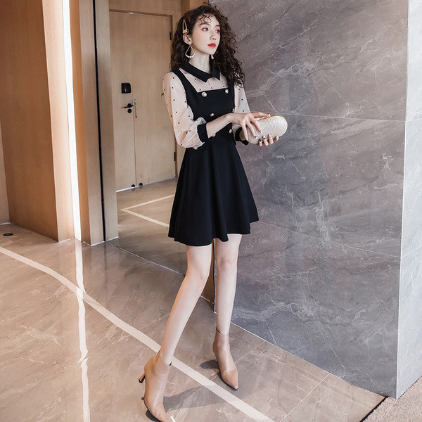 Rochie moderna de dama cu tul si nasturi - model croiat in negru