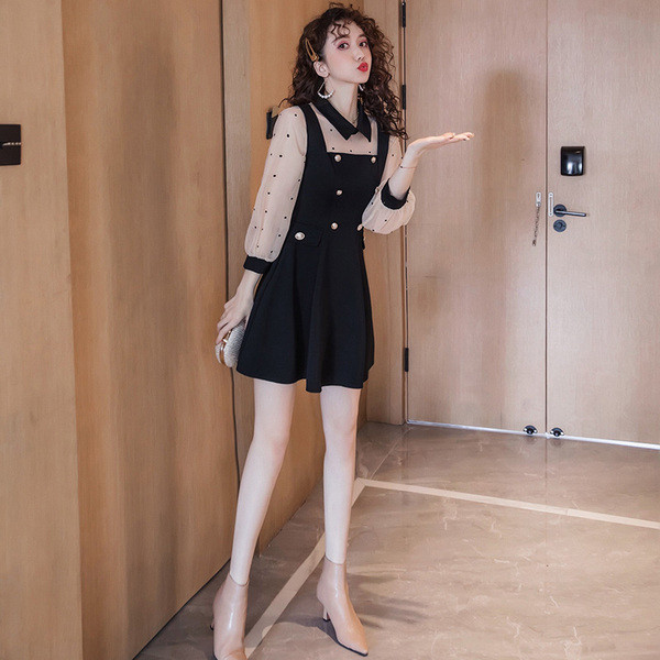 Rochie moderna de dama cu tul si nasturi - model croiat in negru