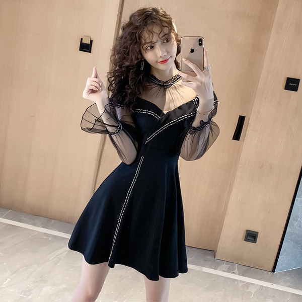 Rochie de dama moderna model decupata cu decolteu in negru
