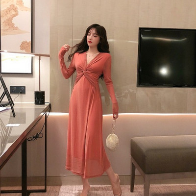 Rochie lungă, moale, cu decolteu spitz în trei culori