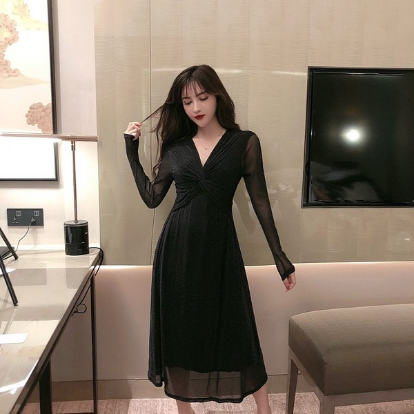 Rochie lungă, moale, cu decolteu spitz în trei culori