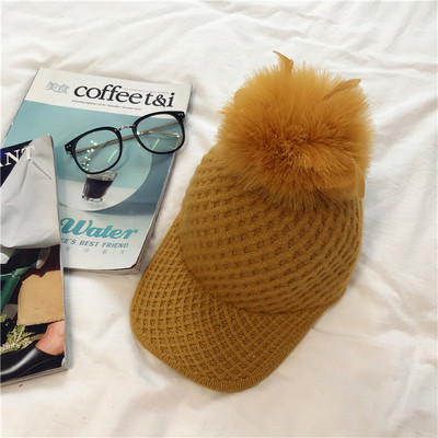 Női téli sapka napellenzővel és pehellyel több színben