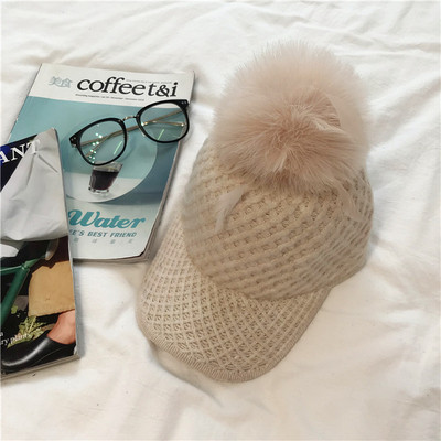 Női téli sapka napellenzővel és pehellyel több színben