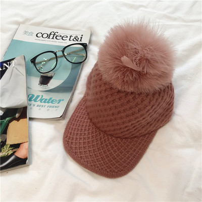 Női téli sapka napellenzővel és pehellyel több színben